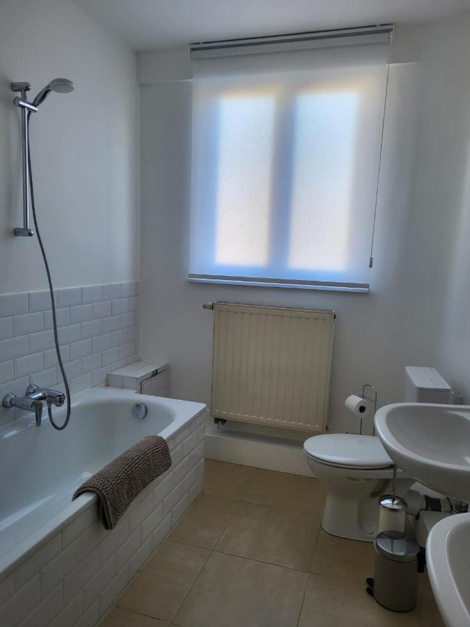 Brussels Bed & Blockchain Private Rooms With Shared Bathroom Buitenkant foto